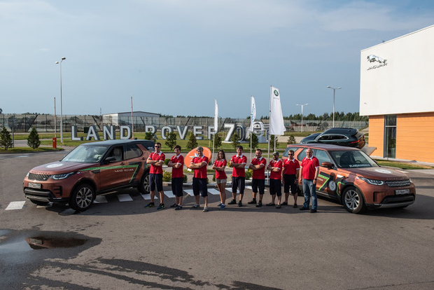 Фото №1 - Экспедиция «Вокруг света за 70 дней с Land Rover» финишировала в Москве