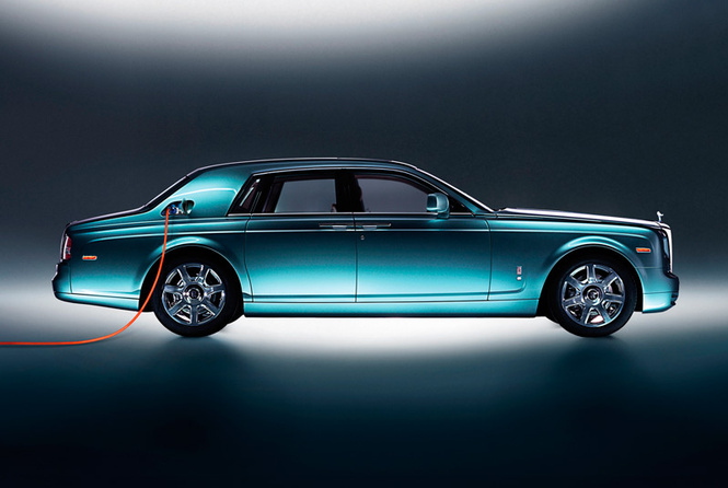 Из ворот завода в Гудвуде выехал последний Rolls-Royce Phantom VII Из ворот завода в Гудвуде выехал последний Rolls-Royce Phantom VII
