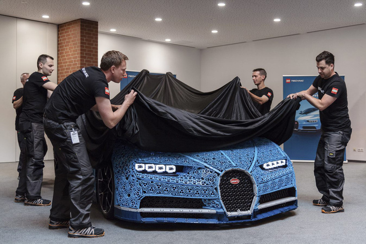Миллион деталей и десять месяцев: как собирали Bugatti Chiron из кубиков Lego
