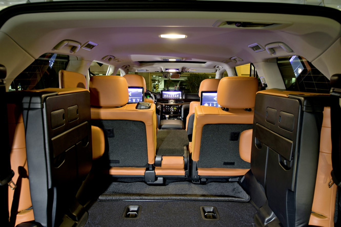 Салон Lexus LX 570 Салон Lexus LX 570