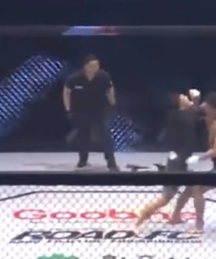 Самый быстрый нокаут по-корейски: боец MMA уложил противника за пару секунд (видео)