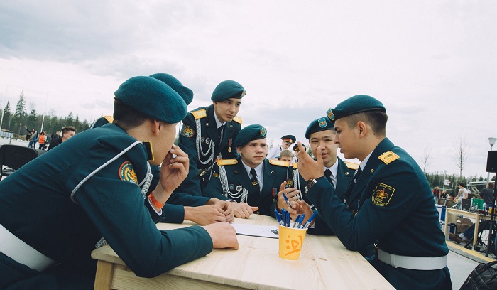 Фото №1 - Кадетские сражения и бесплатная перловка: в Кубинке прошёл «День танкиста: Майские учения»