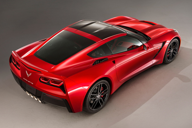 Corvette Stingray — мощный и киногеничный спорткар из недалекого будущего Corvette Stingray — мощный и киногеничный спорткар из недалекого будущего