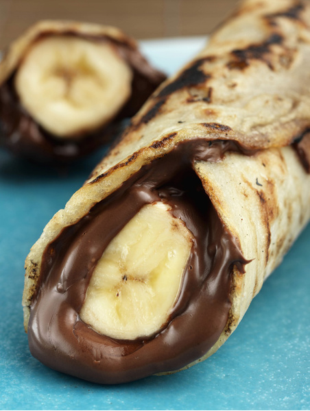 Шоколадные роллы с бананами
