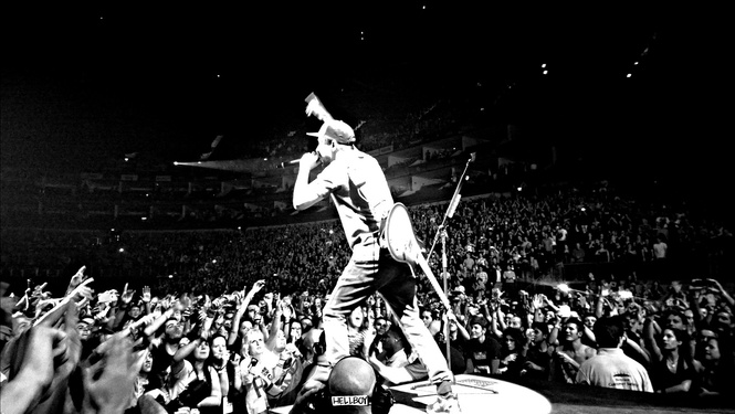 Группе Linkin Park вручили награду и тут же выгнали с церемонии Группе Linkin Park вручили награду и тут же выгнали с церемонии