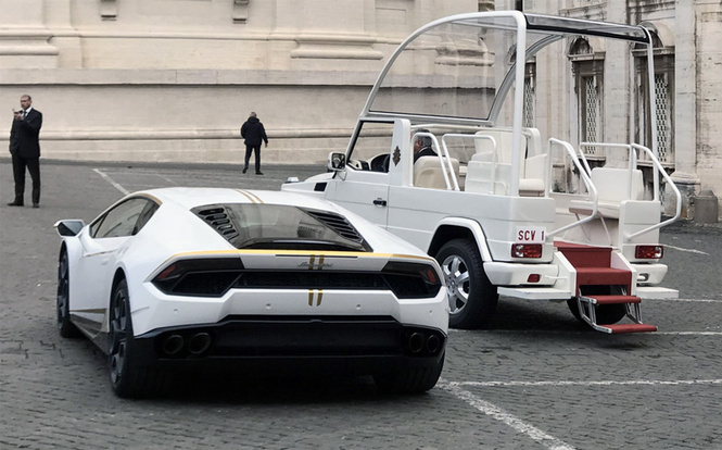 Святые угодники! Папе римскому подарили Lamborghini, и он распорядился им, как Владыка Святые угодники! Папе римскому подарили Lamborghini, и он распорядился им, как Владыка