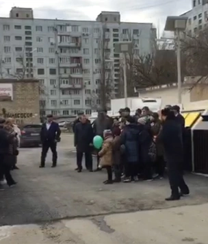 В центре Махачкалы торжественно открыли новую мусорку (видео)