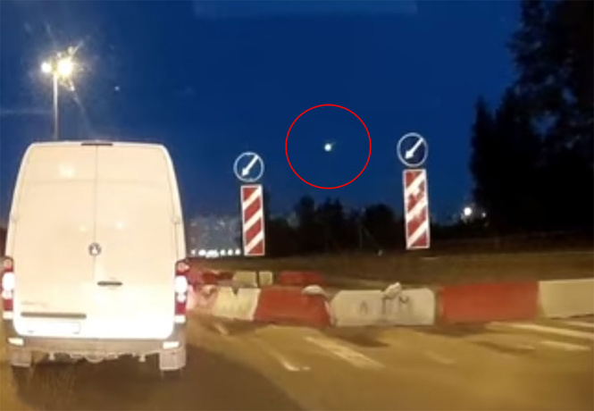 Видео! Огненный шар пронесся над Петербургом (нет, это было не солнце) Видео! Огненный шар пронесся над Петербургом (нет, это было не солнце)
