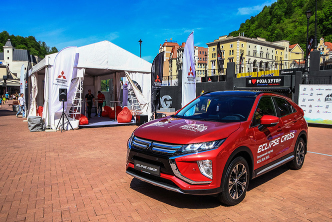 Что общего между новым кроссовером Mitsubishi Eclipse Cross и ежегодным фестивалем бега ROSARUN? Что общего между новым кроссовером Mitsubishi Eclipse Cross и ежегодным фестивалем бега ROSARUN?
