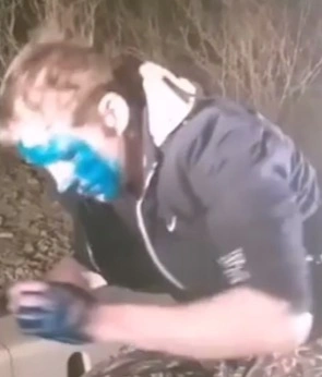 Пассажира такси заставили умыться зеленкой за отказ платить (видео)
