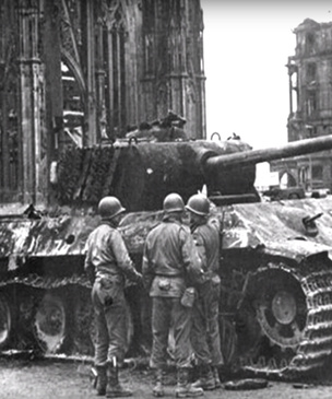 «Першинг» против «Пантеры»: реальное видео танкового боя Второй мировой войны