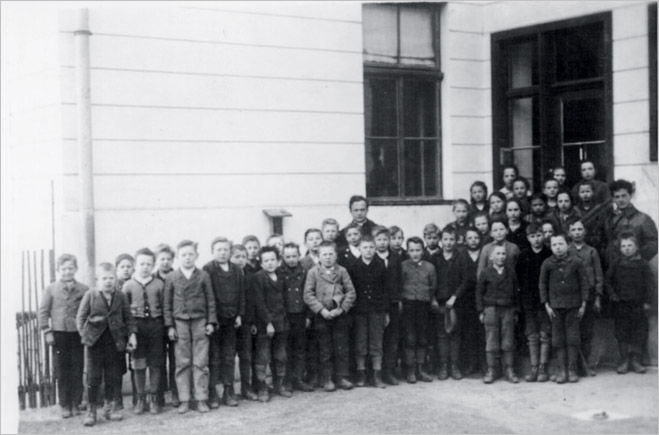 Витгенштейн и ученики Оттертальской начальной школы