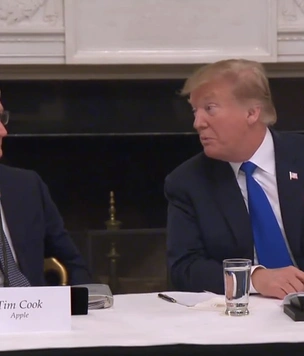 Трамп назвал главу Apple Тима Кука Тимом Эпплом (странное видео)