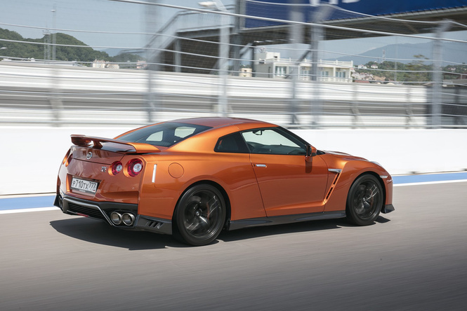 Nissan GT-R: Годзилла возвращается Nissan GT-R: Годзилла возвращается