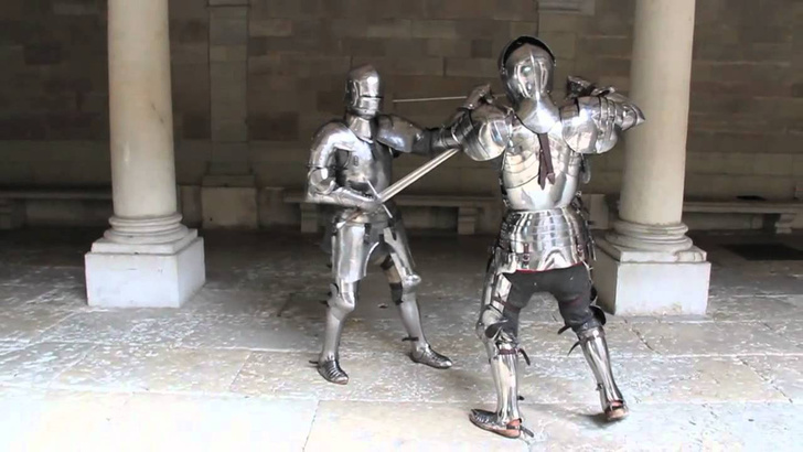 На что способен воин во французских доспехах XV века (видео)