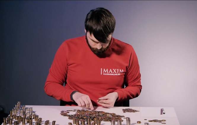 Самое странное видео нашего времени: сотрудник MAXIM считает мелочь! Два часа! Самое странное видео нашего времени: сотрудник MAXIM считает мелочь! Два часа!