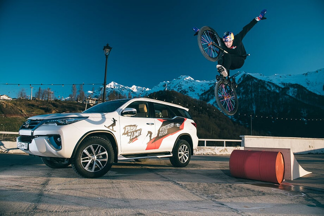 Поддержи российского райдера на Toyota Universal Street Games Поддержи российского райдера на Toyota Universal Street Games