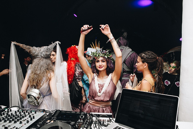 Все красотки вечеринки Midsummer Night’s Dream в одном фотоотчете Все красотки вечеринки Midsummer Night’s Dream в одном фотоотчете