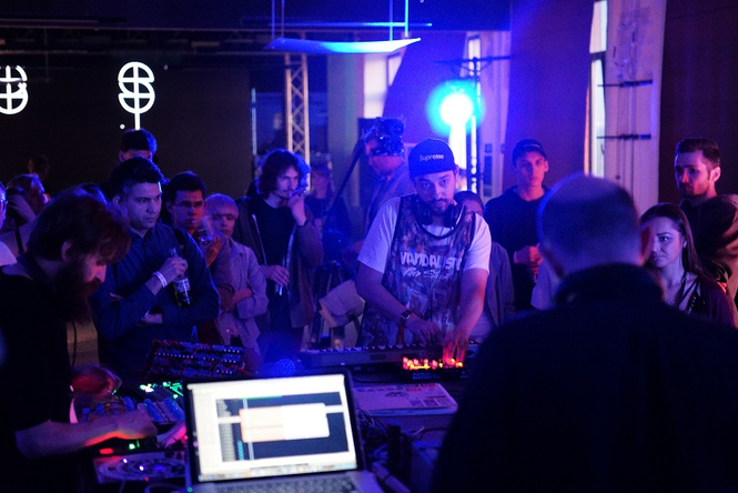 В Москву на Synthposium съезжаются ди-джеи и электронщики со всего мира В Москву на Synthposium съезжаются ди-джеи и электронщики со всего мира