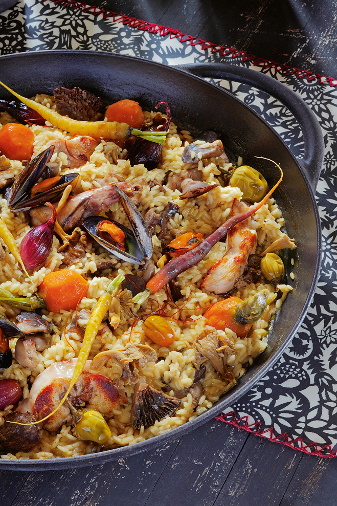 Паэлья с кроликом, овощами и грибами Паэлья с кроликом, овощами и грибами