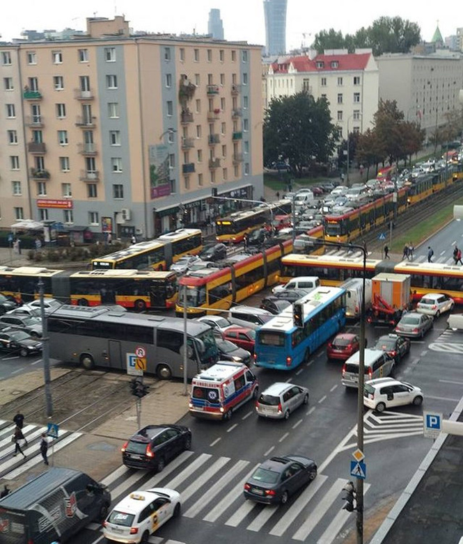 Варшавский тетрис: перекресток с вечной пробкой (видео) Варшавский тетрис: перекресток с вечной пробкой (видео)
