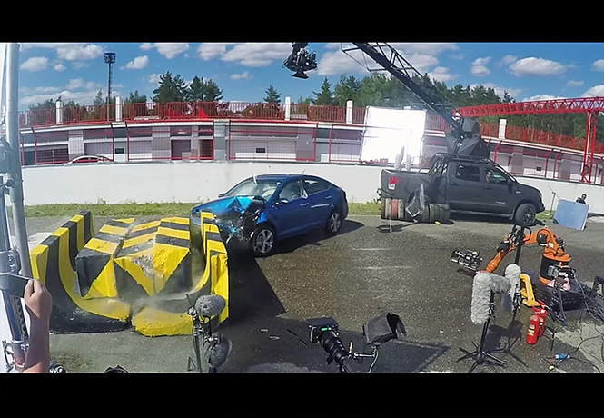 Краш-тест: в новый Hyundai Solaris вместо манекена сел живой человек! Краш-тест: в новый Hyundai Solaris вместо манекена сел живой человек!