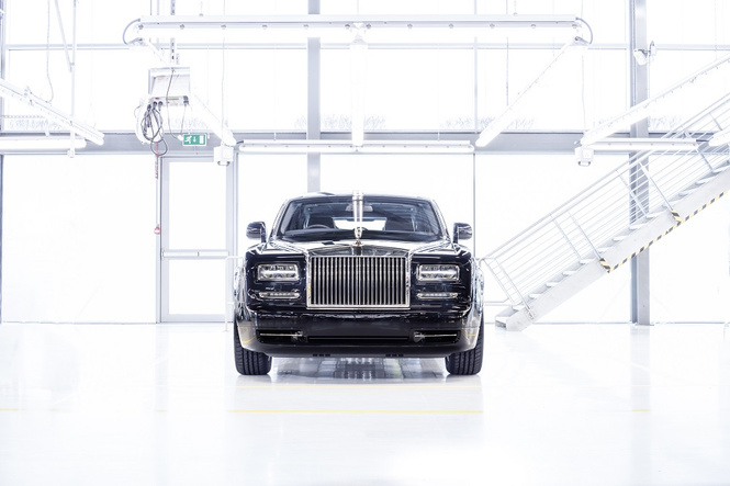 Из ворот завода в Гудвуде выехал последний Rolls-Royce Phantom VII Из ворот завода в Гудвуде выехал последний Rolls-Royce Phantom VII