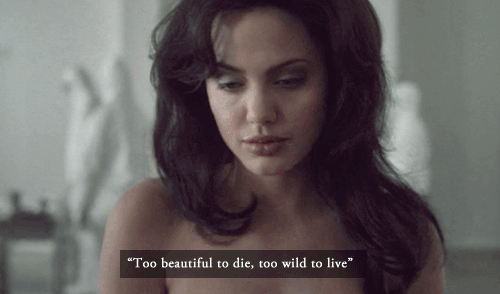 Пятничная подборка знойных гифок с Анджелиной Джоли