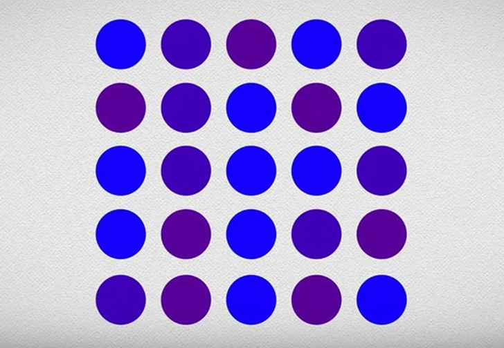 Точки синие или фиолетовые? Оптическая иллюзия, которая заставит тебя усомниться в том, что ты можешь различать цвета