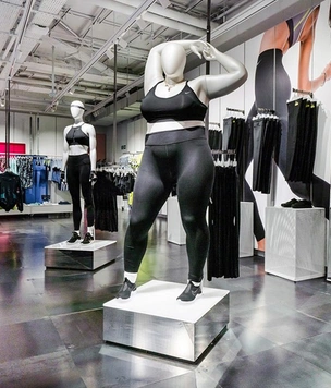 В магазинах Nike появились женские манекены размера плюс-сайз