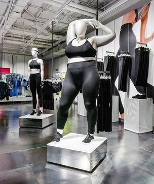 В магазинах Nike появились женские манекены размера плюс-сайз