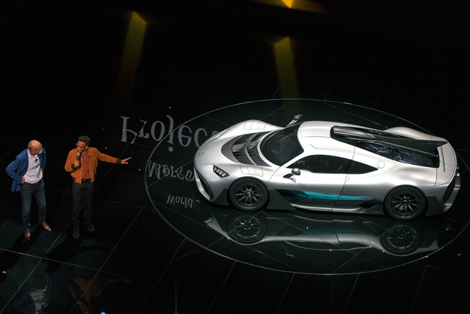 На волю выпущен тысячесильный гиперкар Mercedes-AMG Project ONE На волю выпущен тысячесильный гиперкар Mercedes-AMG Project ONE