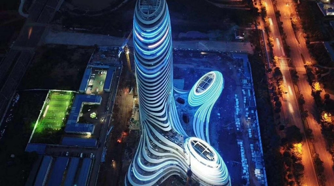 Торжественное открытие здания, отдалённо напоминающего эмодзи баклажана, высмеяли в Сети (видео) Торжественное открытие здания, отдалённо напоминающего эмодзи баклажана, высмеяли в Сети (видео)