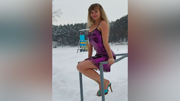 Барнаульскую учительницу все-таки вынудили уволиться из-за фото в купальнике