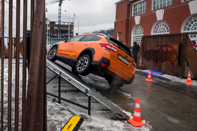 Каток, полоса препятствий и Subaru XV Каток, полоса препятствий и Subaru XV