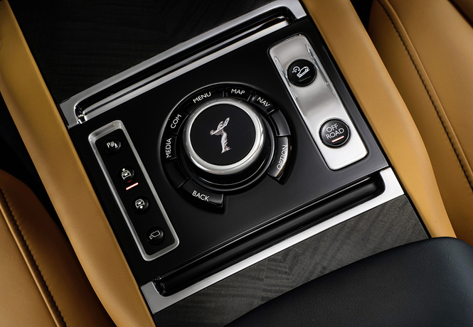 Просто царь: Rolls-Royce выкатил первый в своей дивной истории внедорожник Просто царь: Rolls-Royce выкатил первый в своей дивной истории внедорожник