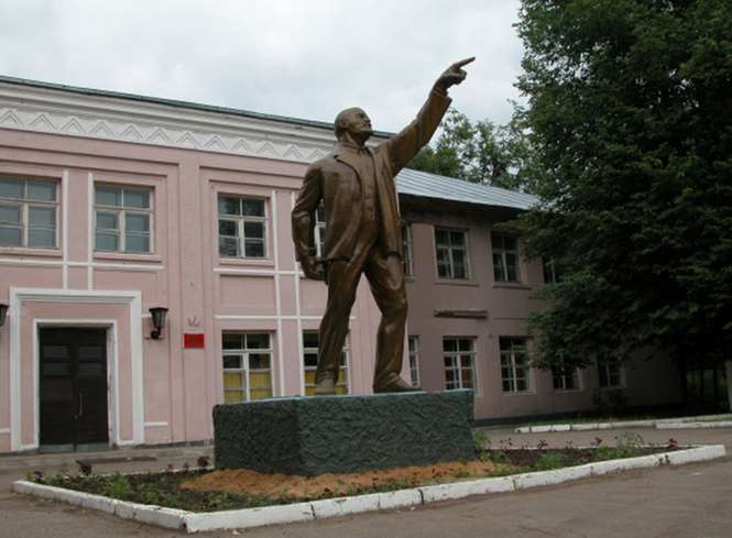 Самые дурацкие памятники Ленину Самые дурацкие памятники Ленину