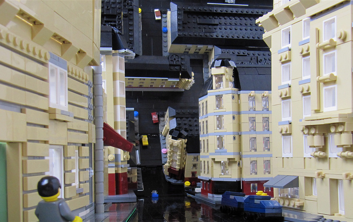 "Начало" из LEGO