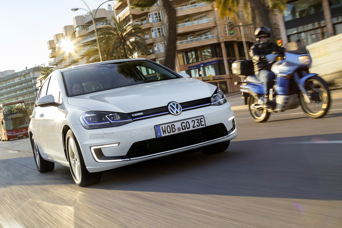 Этот день настал. Мы прокатились на Volkswagen Golf, а потом включили его в розетку Этот день настал. Мы прокатились на Volkswagen Golf, а потом включили его в розетку