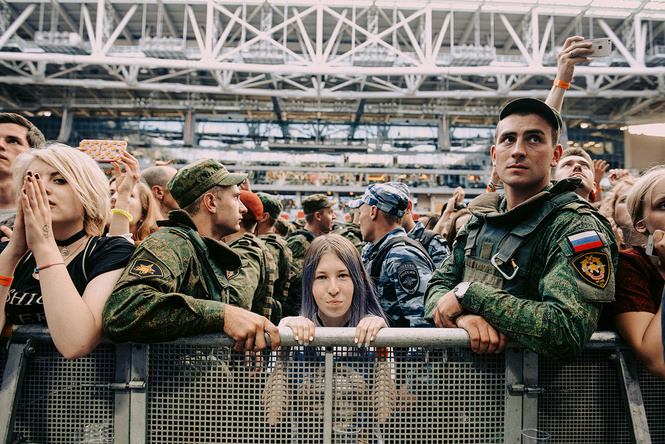 Что творилось на недавних концертах Red Hot Chili Peppers, Ланы Дель Рей, «Сплина» и других рокеров Что творилось на недавних концертах Red Hot Chili Peppers, Ланы Дель Рей, «Сплина» и других рокеров