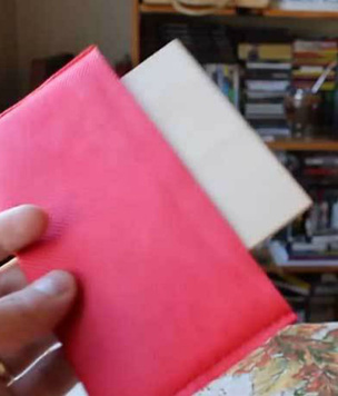 Как поместить деревянный квадрат в прямоугольный конверт? А вот как!