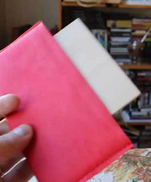 Как поместить деревянный квадрат в прямоугольный конверт? А вот как!