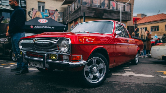 Тусовка на парковке: Outlow Garage в ТРЦ «Азовский» Тусовка на парковке: Outlow Garage в ТРЦ «Азовский»