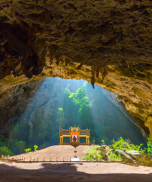 Место дня: огромная карстовая пещера Прайя-Након в Таиланде