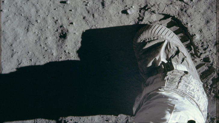 Опубликована полная галерея снимков американской миссии на Луне