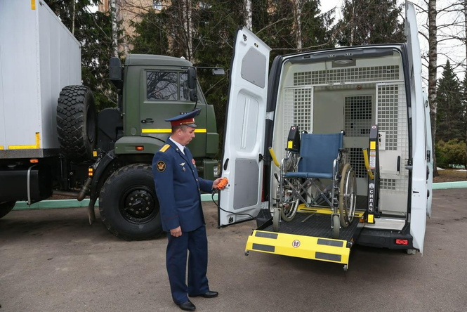 ФСИН представила автозаки для инвалидов, женщин и детей ФСИН представила автозаки для инвалидов, женщин и детей