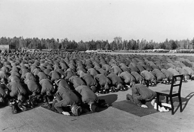 Русский разведчик смеется перед расстрелом. И еще 8 поразительных фотографий Второй мировой войны Русский разведчик смеется перед расстрелом. И еще 8 поразительных фотографий Второй мировой войны