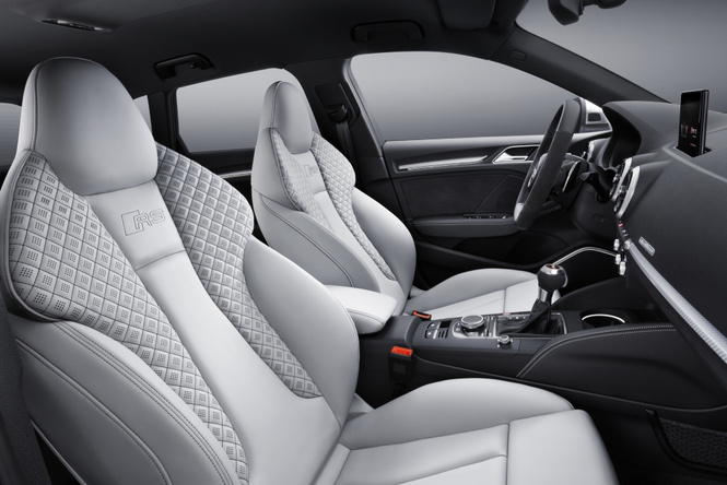 Audi RS3 задирает планку Audi RS3 задирает планку