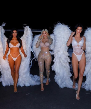 Сестры Кардашян нарядились ангелами Victoria&#39;s Secret!
