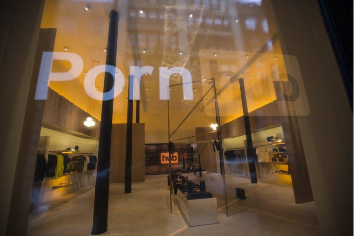 В Нью-Йорке открылся первый офлайн-магазин PornHub